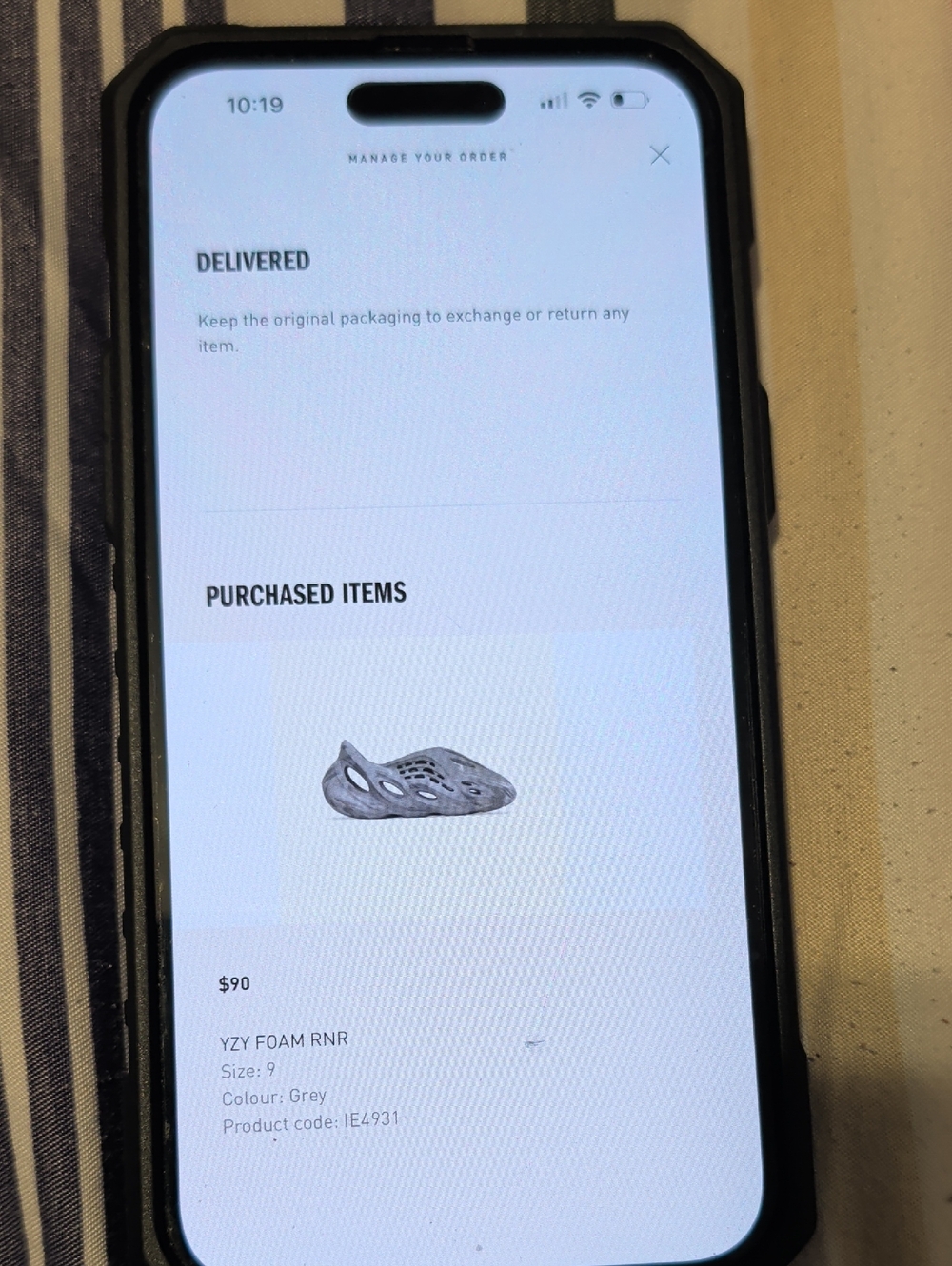 Yeezy Black Foam Runner Slip-On Shoe - Vent Detail
